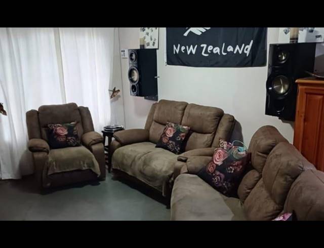 3 BEDROOM TOWNHOUSE FOR SALE IN VAALPARK
